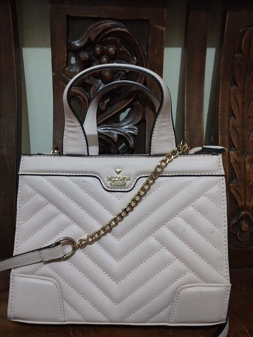 Secosana Quilted Handbag with Chain Strap (Category: Shoulder Bags) located in Manila. Submitted by ljaneee (Listing ID 1454438245, Image 1). Description: - Secosana handbag in light pink/beige - Elegant quilted chevron pattern on the front - Comfortable top handles - Includes a detachable chain strap for versatile wear - Stylish gold hardware details - Subtle Secosana logo on the front - Ideal for everyday use or evening events.