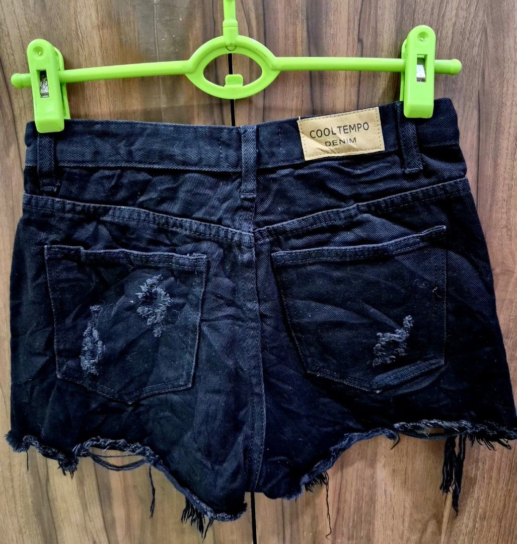SELECTED UKAY (Category: Shorts) located in Cavite. Submitted by mayzenrah (Listing ID 1454424272, Image 2). Description: OKS.