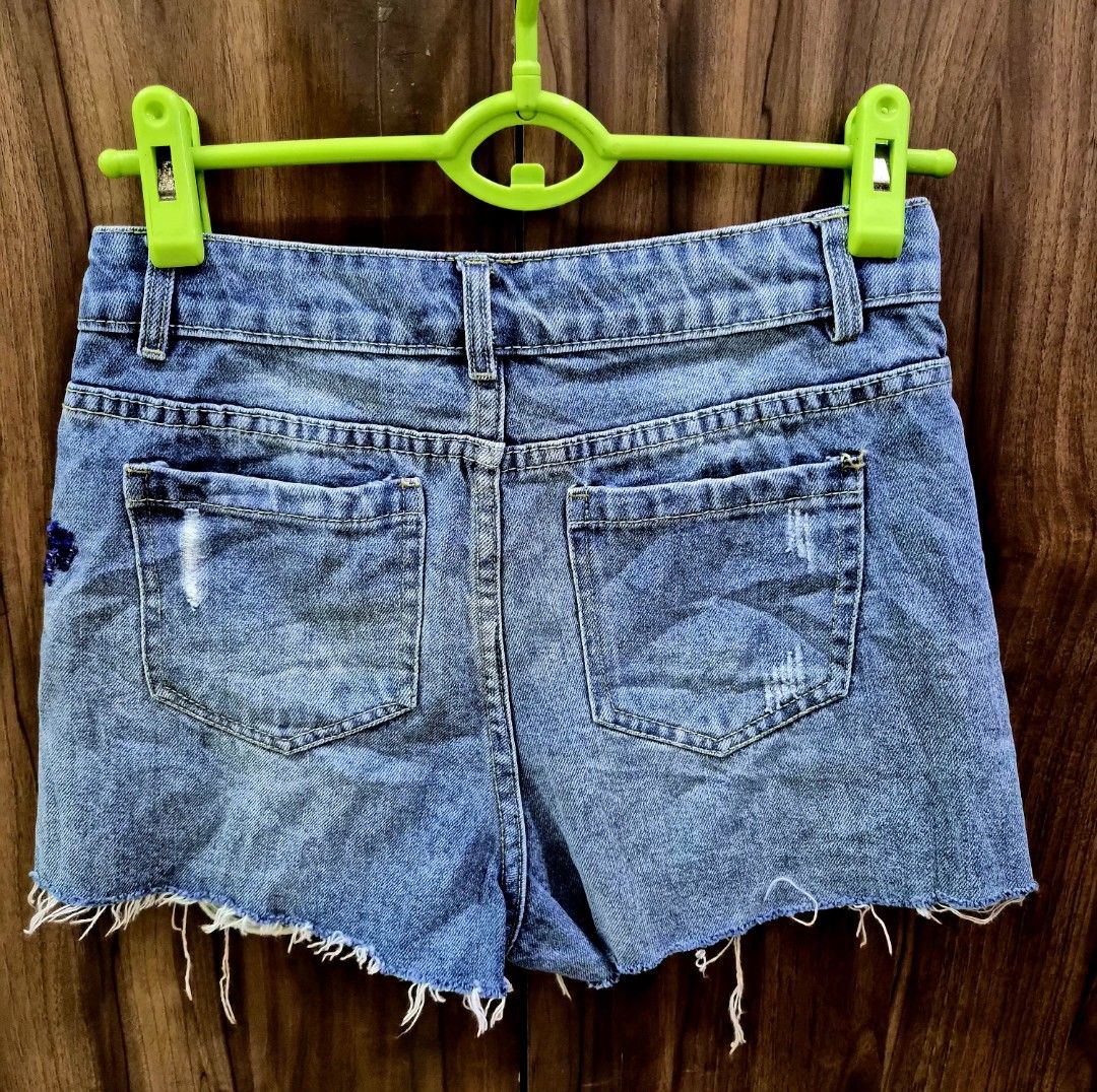 SELECTED UKAY (Category: Shorts) located in Cavite. Submitted by mayzenrah (Listing ID 1454424484, Image 2). Description: OKS PA.