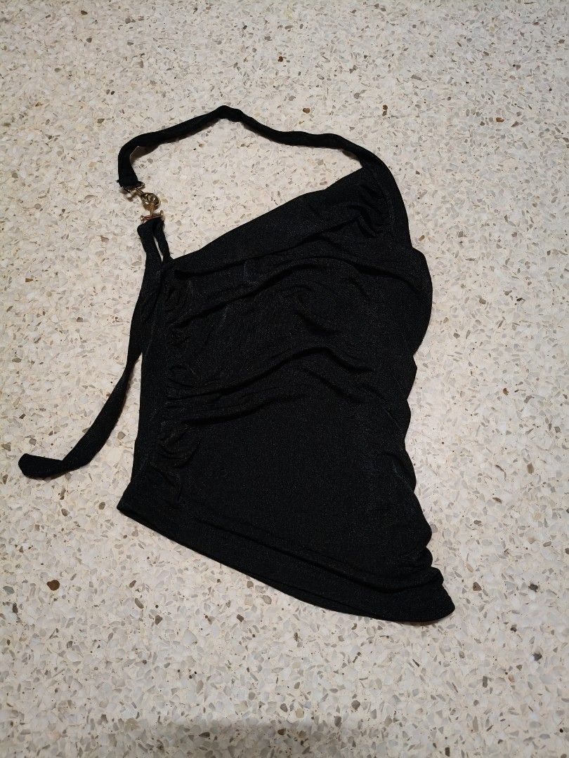 SHEIN Black Halter Sexy Top (Category: Sleeveless) located in Taguig. Submitted by decluttermm (Listing ID 1454514357, Image 1). Description: - SHEIN black halter neck top - Ruched detail on the side - Stretchy fabric for a comfortable fit - Ideal for going out or a night on the town - Size XS - SRP: 500.