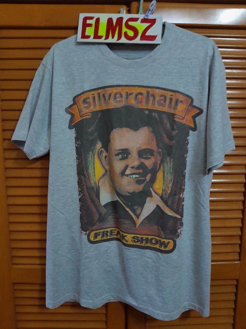 Silverchair Freakshow t-shirt (Category: Tshirts & Polo Shirts ) located in Muntinlupa City. Submitted by elmsz (Listing ID 1454538566, Image 1). Description: Silk screen printed. W-22 L-29. Large on tag.FOTL shirt. Lalamove pickup pwede basta ikaw magbook. J and T shipping pwede din. Gcash..
