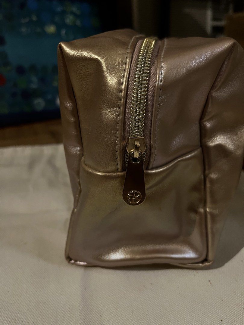 Sonia Kashuk Rose Gold Makeup Bag (Category: Purses & Pouches) located in Manila. Submitted by adamscloset (Listing ID 1454538176, Image 3). Description: - Used well, just needs cleaning - Perfect and spacious storage for makeup - Bought at Target in the us.