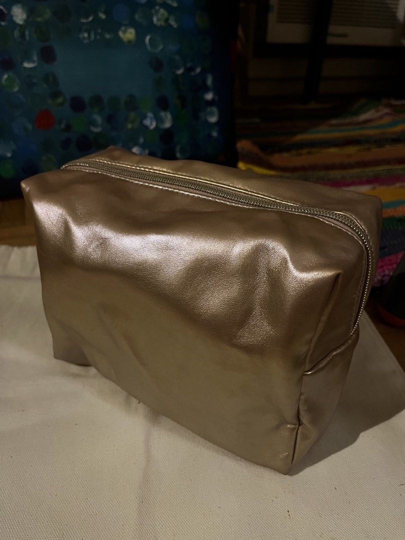 Sonia Kashuk Rose Gold Makeup Bag (Category: Purses & Pouches) located in Manila. Submitted by adamscloset (Listing ID 1454538176, Image 2). Description: - Used well, just needs cleaning - Perfect and spacious storage for makeup - Bought at Target in the us.