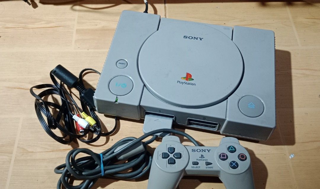 Sony Playstation 1 SCPH-9002 220v with issue (Category: PlayStation) located in Bulacan. Submitted by Shoppe.Ups (Listing ID 1454559789, Image 1). Description: power ok blinking display/ blqck & white for repair/parts/restoration what you see is what you get meetups: guiguinto plaridel bulacan - J&T *(Payment First) - LBC COP/COD *(payment first for shipping fee only) -pickup / lalamove *mop: via gcash pm for interested.