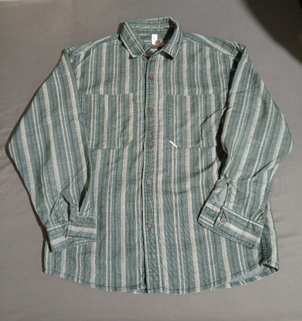 Striped Long Sleeve Button Up Shirt (Category: Longsleeves) located in Castillejos. Submitted by eross07 (Listing ID 1454477807, Image 1). Description: - Classic green and white striped long sleeve shirt - Two functional chest pockets - Button-up front for versatile styling - Size L (Original Style tag) - Ideal for casual, everyday wear.
