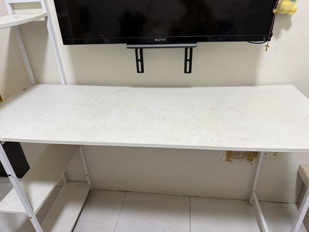 Table (Category: Tables & Sets) located in Manila. Submitted by isabelaaaai (Listing ID 1454553901, Image 2). Description: hello po baka may gustong bumili ng table na ito for ₱500 na lang. nab-bend yung paa sa kanan pero kaya pa nito maghold ng mga gamit. pwede lagyan ng anti-slip para di gumalaw. (see photo in last for proof na kaya pa patungan ng mga gamit). 📍parañaque pm or comment po. thanks 🙏.