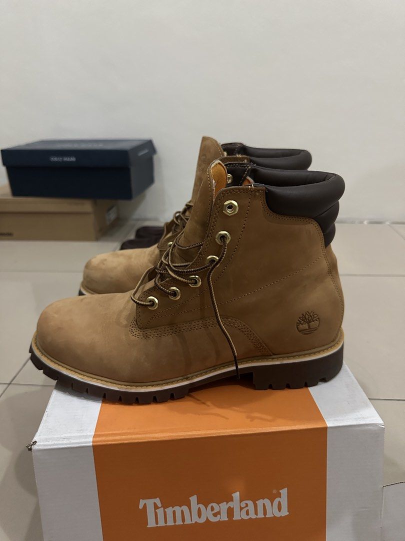 Timberland Basic Alburn Classic 6-Inch Premium Waterproof Boots (Category: Boots) located in Manila. Submitted by dihlicious (Listing ID 1454508526, Image 2). Description: Still in pristine condition The new shoe smell is still there! Bought in Hokkaido, Japan Used only in snowy places 2x Sole is squeaky clean, good as new Can still see the insole print Waterproof, proven and tested Negotiable .