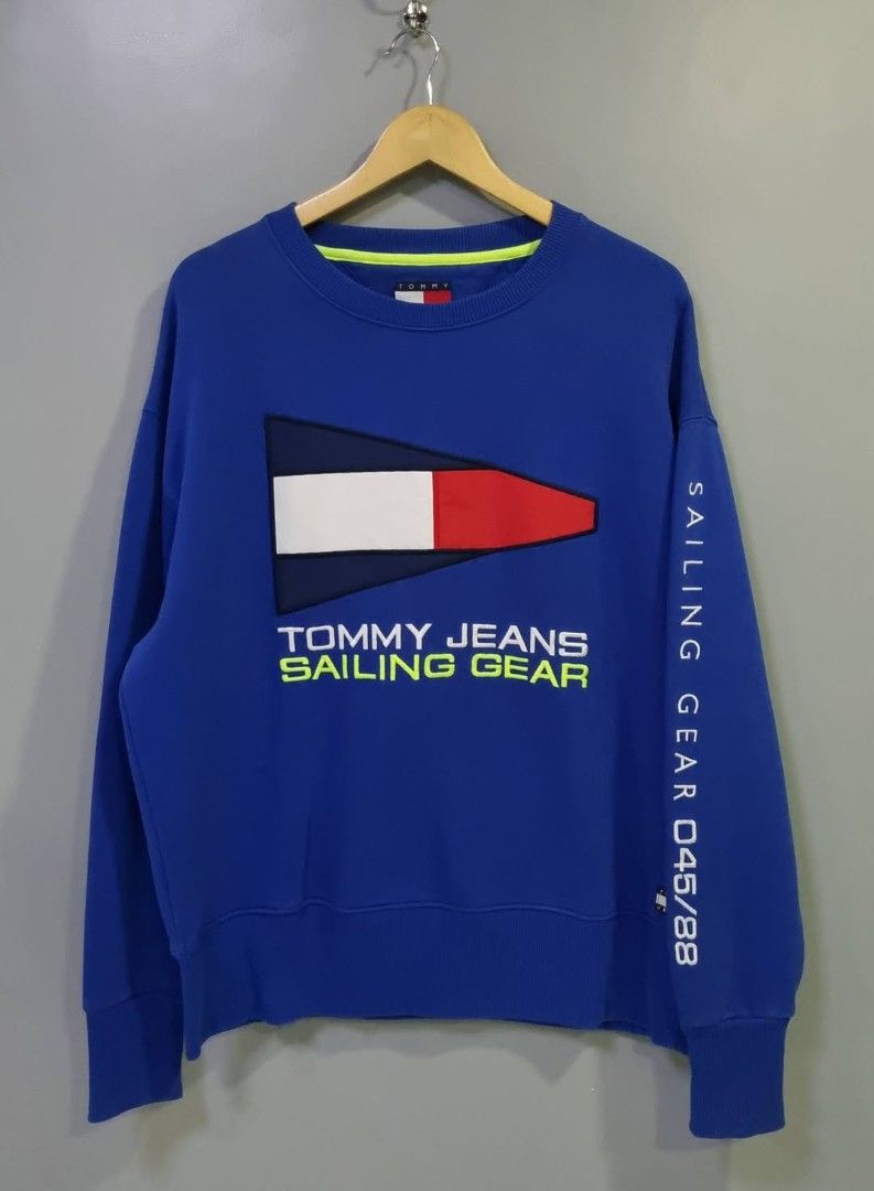 TOMMY JEANS SAILING GEAR CREWNECK (Category: Hoodies) located in Baguio. Submitted by selectioncorner93 (Listing ID 1454399369, Image 1). Description: LARGE (24W 28L) EXCELLENT CONDITION.