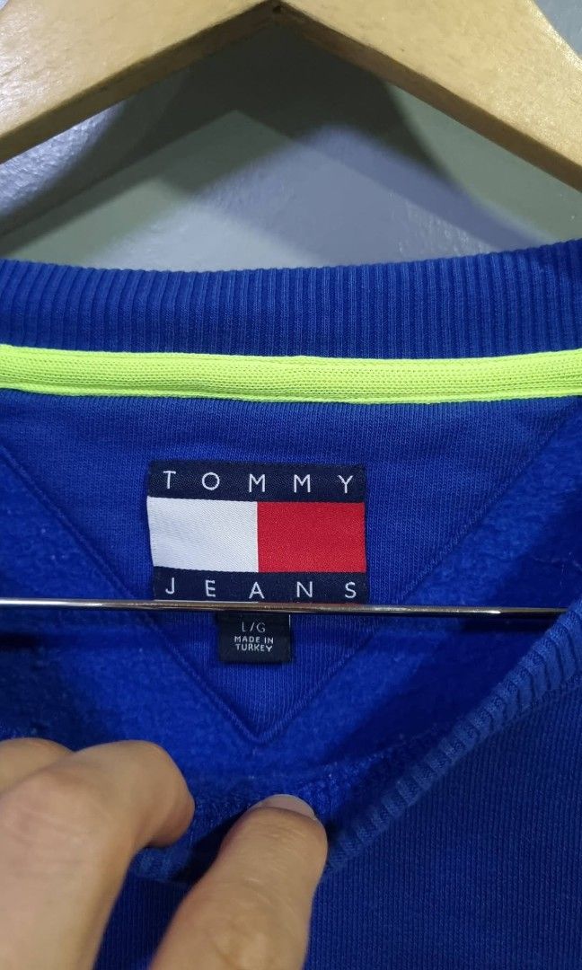 TOMMY JEANS SAILING GEAR CREWNECK (Category: Hoodies) located in Baguio. Submitted by selectioncorner93 (Listing ID 1454399369, Image 3). Description: LARGE (24W 28L) EXCELLENT CONDITION.