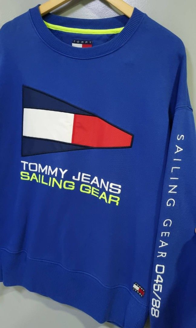 TOMMY JEANS SAILING GEAR CREWNECK (Category: Hoodies) located in Baguio. Submitted by selectioncorner93 (Listing ID 1454399369, Image 2). Description: LARGE (24W 28L) EXCELLENT CONDITION.