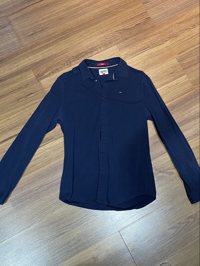Tommy Jeans Slim Fit Long Sleeve (Category: Tshirts & Polo Shirts ) located in Baguio. Submitted by uszwk (Listing ID 1454544179, Image 2). Description: l- front: 26inch back: 28 inch w- 17inch.