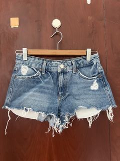 (Category: ) located in . Submitted by sgsellingclothes (Listing ID 1454428173, Image 1). Description: .