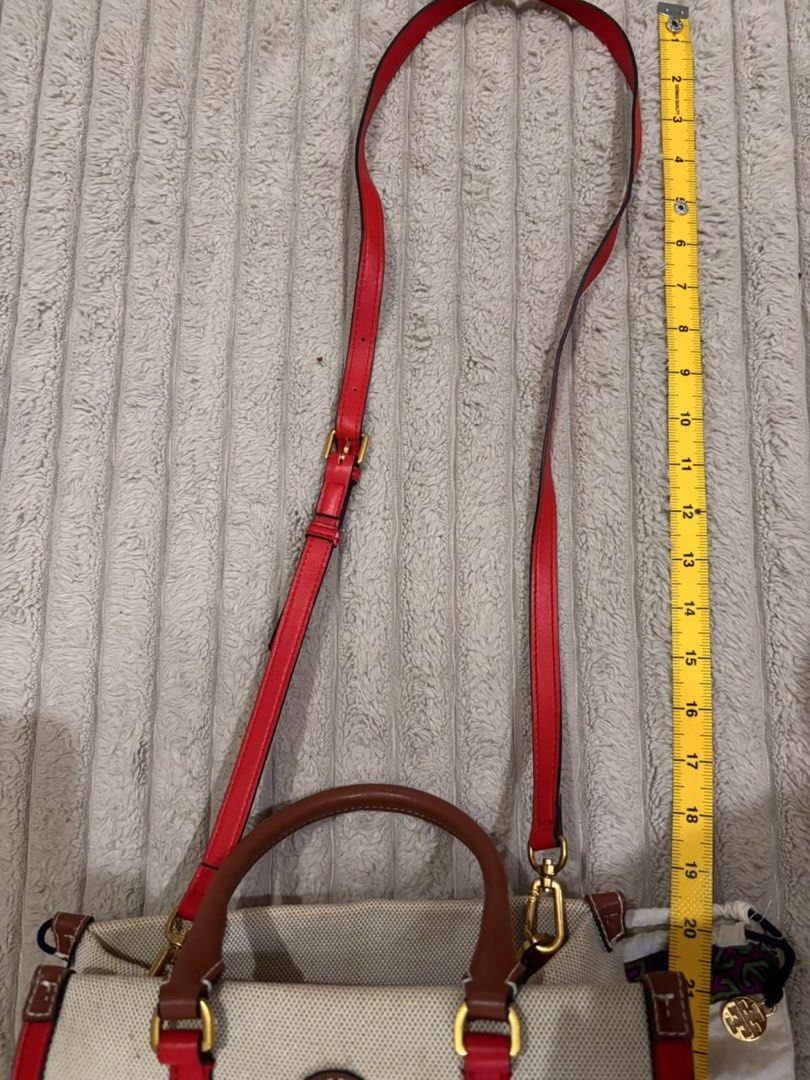 Tory Burch Canvas & Leather Tote Bag Red Trim (Category: Luxury Bags & Wallets) located in Paranaque City. Submitted by mjclosetph17 (Listing ID 1454559572, Image 3). Description: 👜 Tory Burch Blake Canvas Small Tote – Natural / Tory Red Condition: Preloved – excellent condition ✨ Color: Natural / Tory Red Material: Woven canvas with leather trim & handles Style: Structured small tote with signature Double-T logo patch 📏 Approx. Size: • 10.5” L