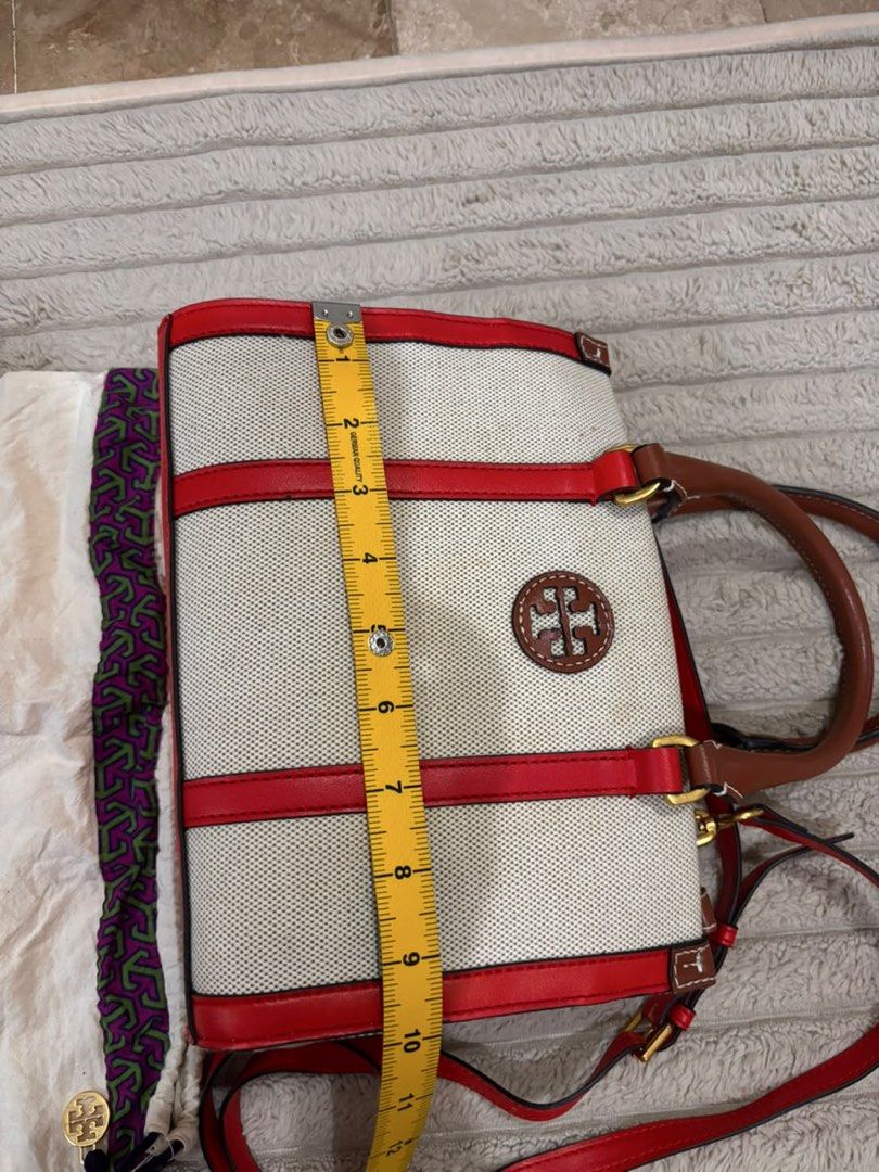 Tory Burch Canvas & Leather Tote Bag Red Trim (Category: Luxury Bags & Wallets) located in Paranaque City. Submitted by mjclosetph17 (Listing ID 1454559572, Image 2). Description: 👜 Tory Burch Blake Canvas Small Tote – Natural / Tory Red Condition: Preloved – excellent condition ✨ Color: Natural / Tory Red Material: Woven canvas with leather trim & handles Style: Structured small tote with signature Double-T logo patch 📏 Approx. Size: • 10.5” L