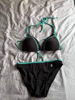 (Category: ) located in . Submitted by clearingmywardrobee (Listing ID 1454500147, Image 1). Description: .