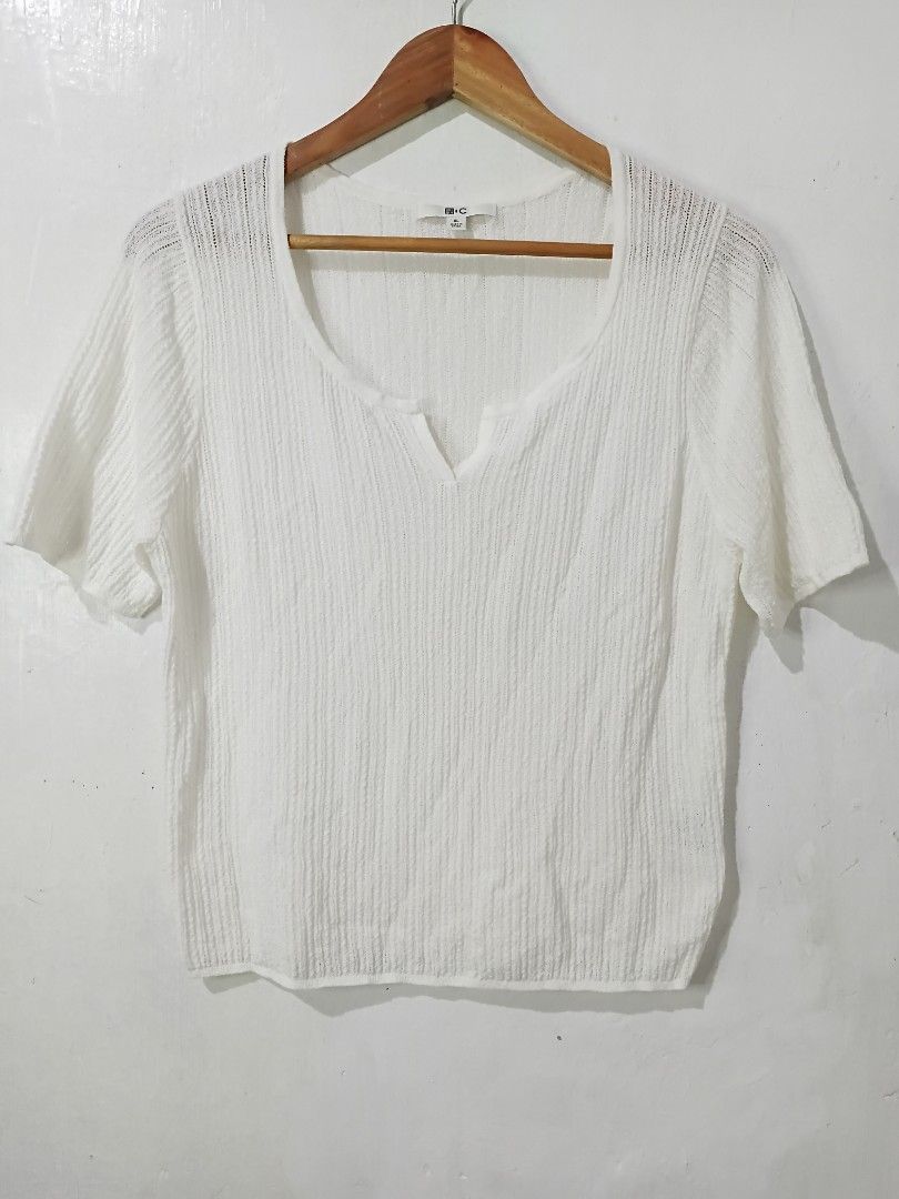 UNIQLO (Category: Blouses) located in Caloocan City. Submitted by nottyprelovedph (Listing ID 1454545204, Image 2). Description: XL ON TAG 23X18.