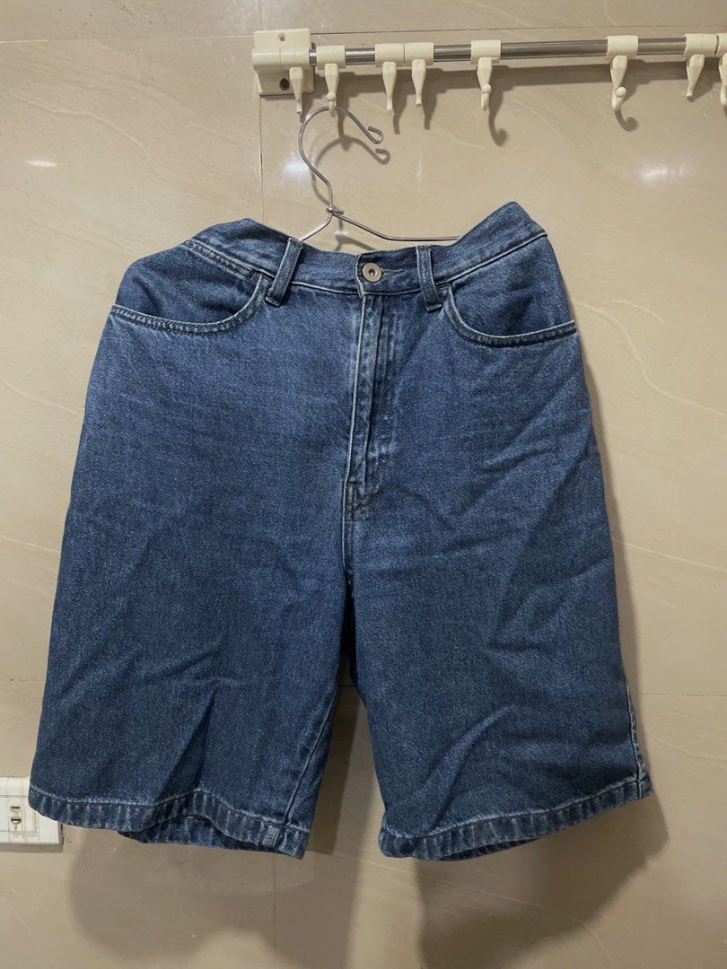 Uniqlo jorts / shorts (Category: Shorts) located in San Juan City. Submitted by prelovedstuff_01 (Listing ID 1454489995, Image 1). Description: Not my style anymore No flaws Size 26 on tag.