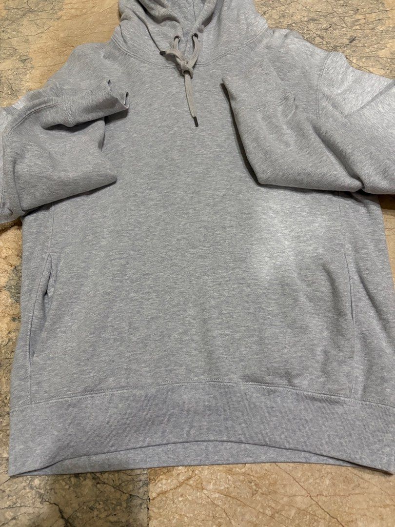 UNIQLO Sweat Pullover Long Sleeve Hoodie (Category: Coats, Jackets and Outerwear) located in Manila. Submitted by abuyforyou (Listing ID 1454550637, Image 2). Description: 10/10 condition, well-maintained. Worn only once. No flaws..