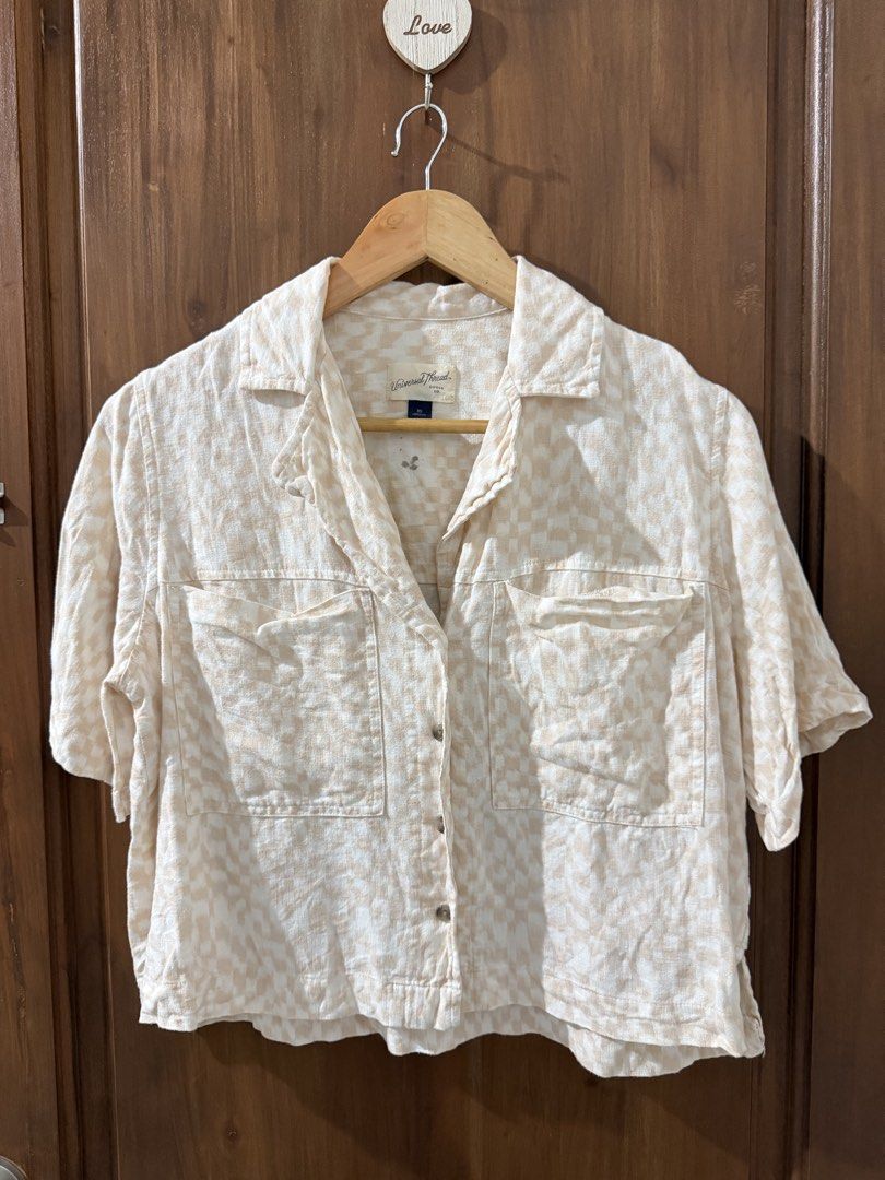 Universal Thread Semi Crop Polo/Button Down Blouse in Medium (Category: Blouses) located in San Antonio. Submitted by alee.sav (Listing ID 1454495079, Image 1). Description: With stain but not noticeable when worn(see photos) Xs on tag but can fit small-medium (runs big).