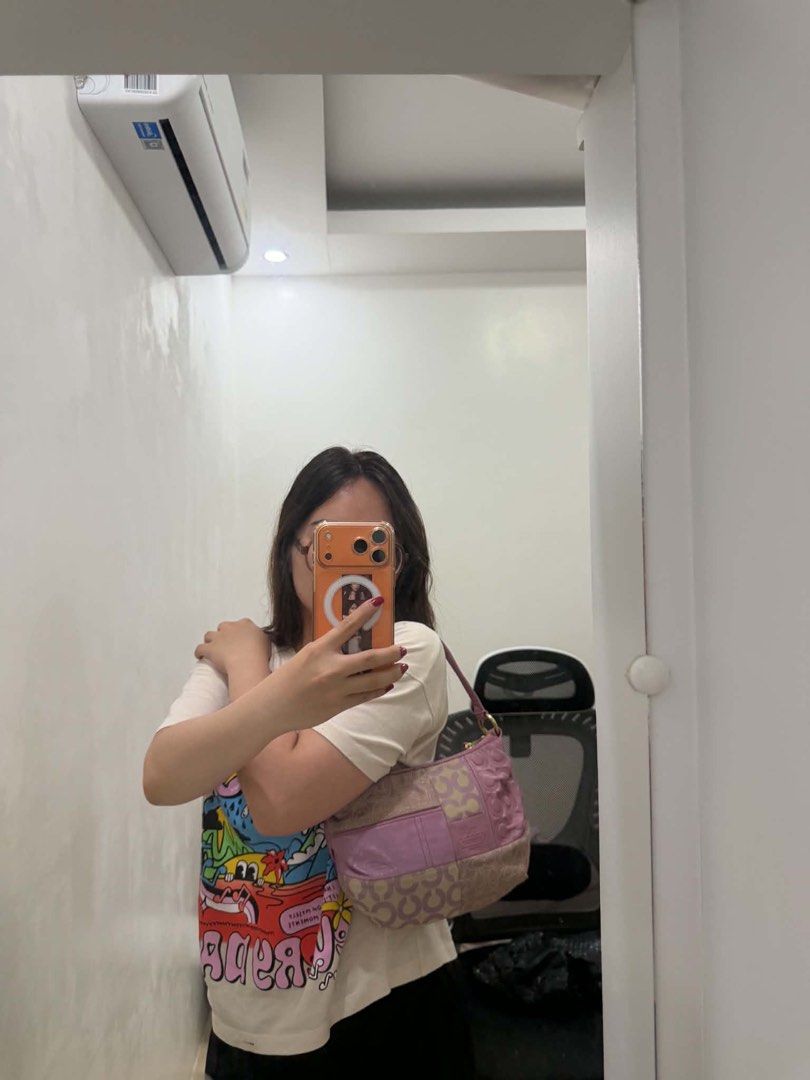 vintage coach ali patchwork (Category: Shoulder Bags) located in Santo Tomas. Submitted by since2022 (Listing ID 1454522157, Image 1). Description: good condition like new color may vary due to lightings Purchasing vintage goods may have small flaws because they are pre owned. Don’t anticipate brand new conditions, please..