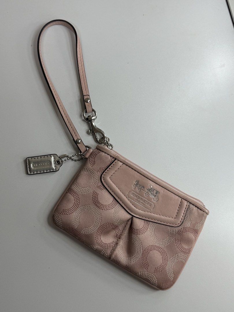 Vintage Coach Pink Wristlet (Category: Wallets & Card holders) located in Cavite. Submitted by yumicutie03 (Listing ID 1454533839, Image 1). Description: .