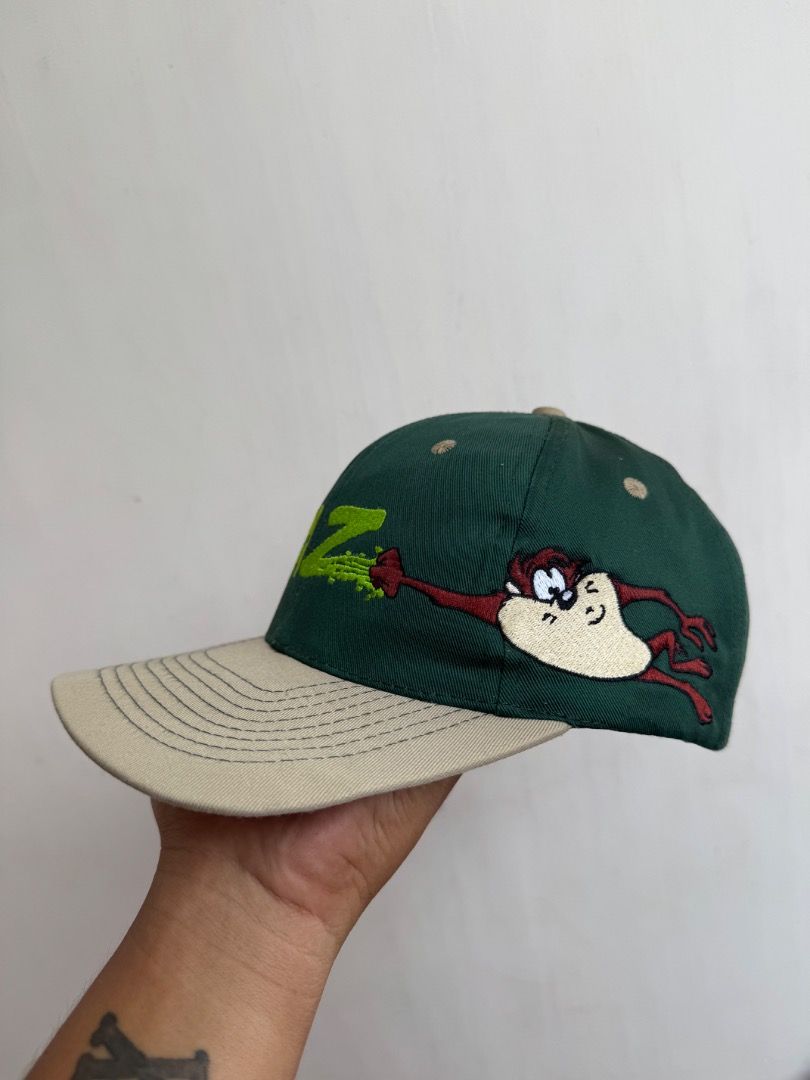 Vintage taz snapback (Category: Caps & Hats) located in Kabankalan. Submitted by secondhandgems2 (Listing ID 1454556231, Image 3). Description: Excellent condition Need reshape Adult size.