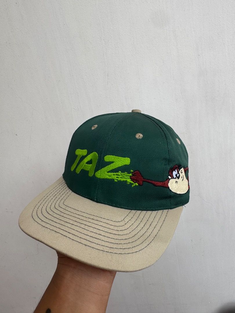 Vintage taz snapback (Category: Caps & Hats) located in Kabankalan. Submitted by secondhandgems2 (Listing ID 1454556231, Image 2). Description: Excellent condition Need reshape Adult size.