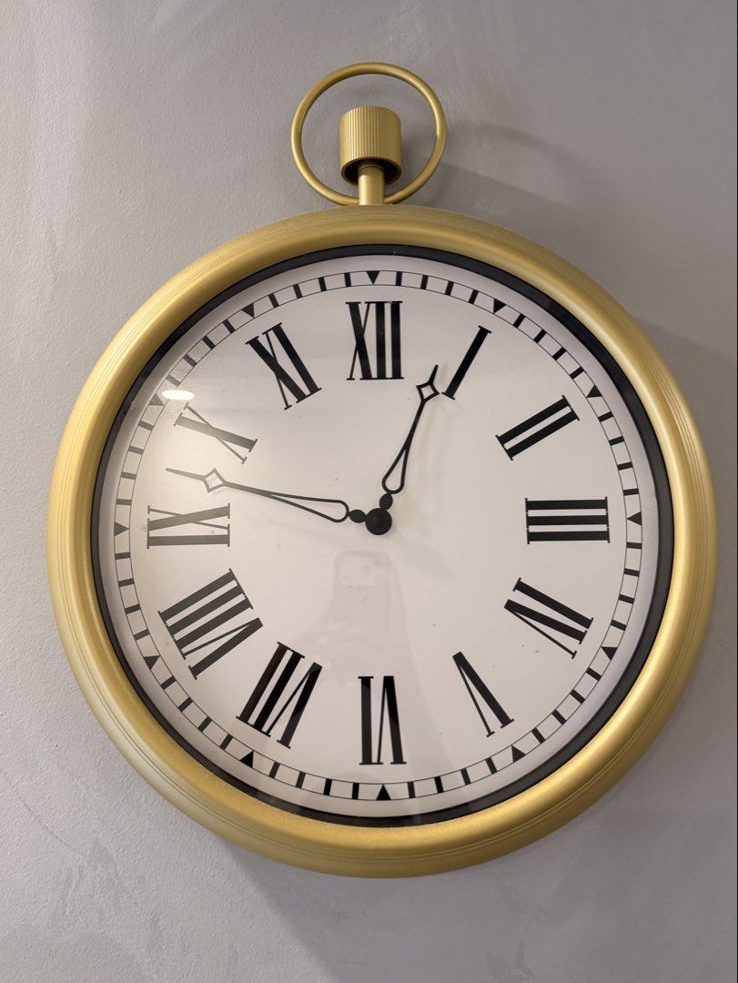 Wall Clock (Category: Clocks) located in Kuala Lumpur. Submitted by groupielover (Listing ID 1454399801, Image 1). Description: Self Pickup..