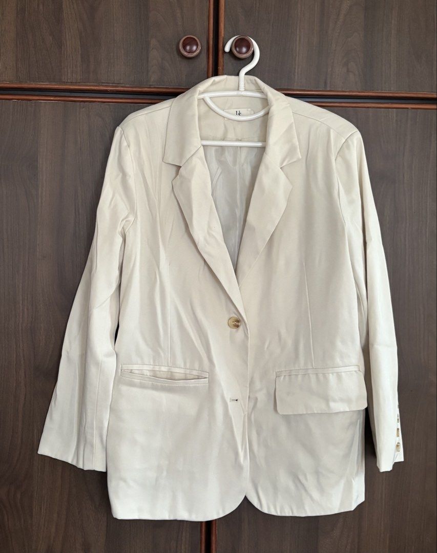 White work jacket (Category: Coats, Jackets and Outerwear) located in Singapore. Submitted by clearingmywardrobee (Listing ID 1454524751, Image 1). Description: .