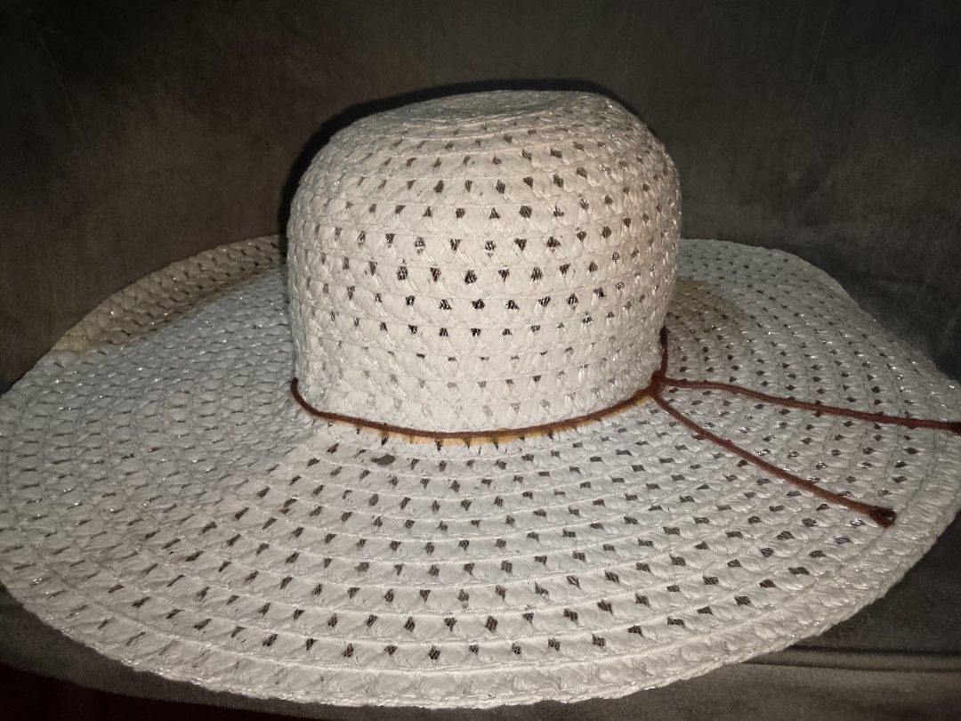 Wide Brim Straw Hat (Category: Hats & Beanies) located in Binangonan. Submitted by yuristalin888 (Listing ID 1454474391, Image 2). Description: Lightweight, breathable straw for ultimate comfort. Wide brim for maximum sun protection. Stylish and versatile design for any outfit. Durable and perfect for travel or outdoor activities..