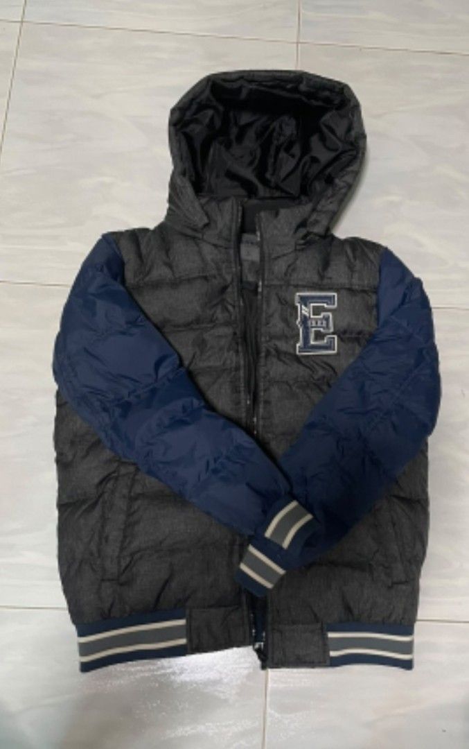 Winter Jacket (Category: Coats, Jackets and Outerwear) located in Singapore. Submitted by sallyfernandes (Listing ID 1454397304, Image 1). Description: Winter Jacket bought on trip to US. Used once. Great for holidays to cold countries. Price negotiable for fuss free buyer. Able to meet at MRT stations..