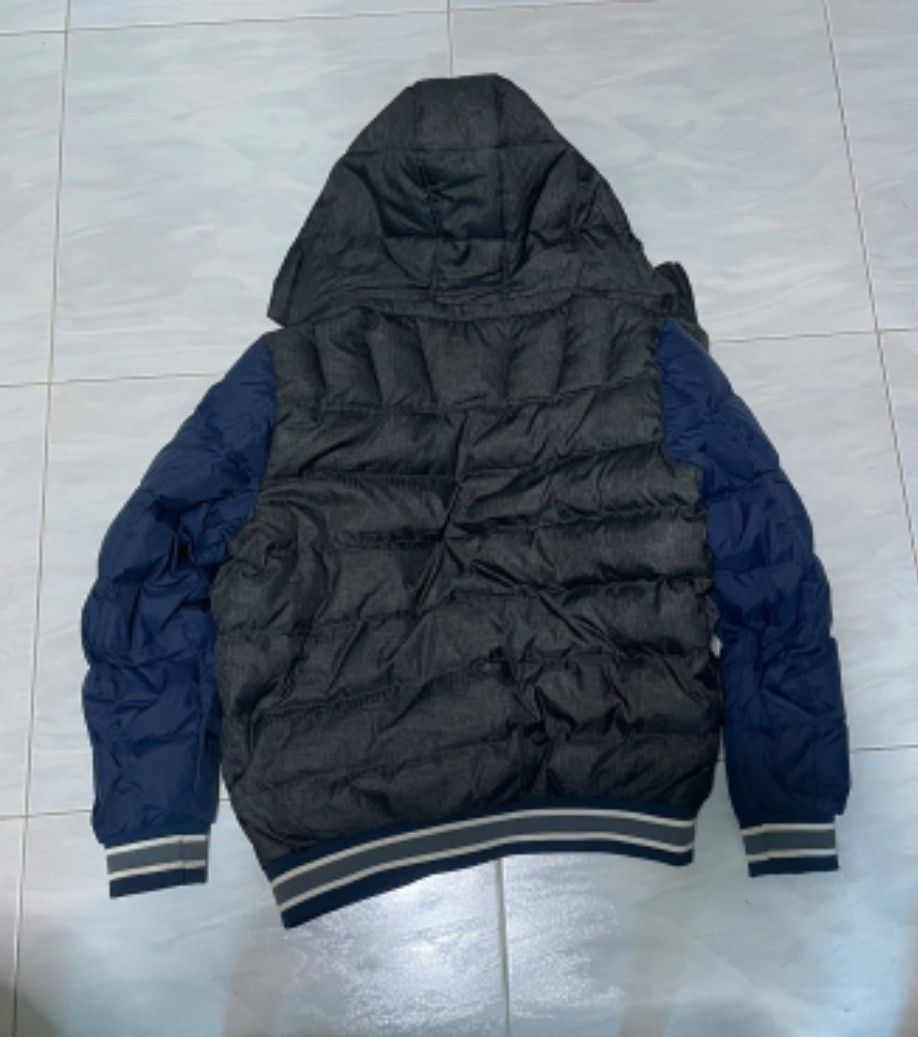 Winter Jacket (Category: Coats, Jackets and Outerwear) located in Singapore. Submitted by sallyfernandes (Listing ID 1454397304, Image 2). Description: Winter Jacket bought on trip to US. Used once. Great for holidays to cold countries. Price negotiable for fuss free buyer. Able to meet at MRT stations..