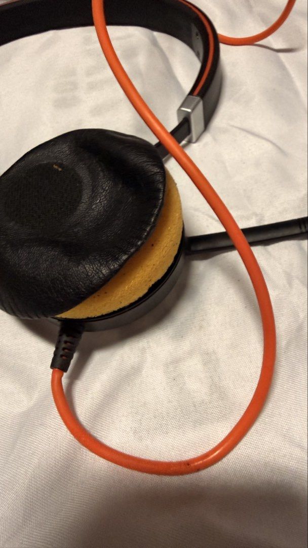 Working but defective Jabra Evolve 40 Stereo Headset with Mic2 (Category: Headphones & Headsets) located in Makati City. Submitted by Everythingnice2022 (Listing ID 1454522103, Image 2). Description: .