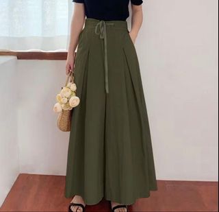(Category: ) located in . Submitted by revivalcloset.co (Listing ID 1454427767, Image 1). Description: .