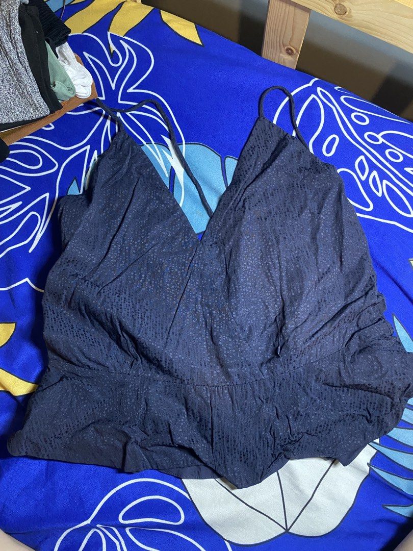 Zara Basic top (Category: Sleeveless) located in Manila. Submitted by ilovebougainvillea (Listing ID 1454555133, Image 1). Description: .