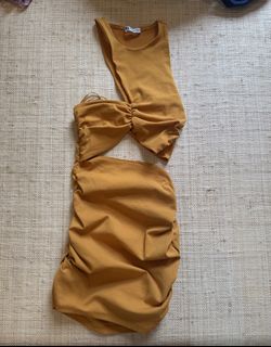 (Category: ) located in . Submitted by ls.closet (Listing ID 1454450629, Image 1). Description: .