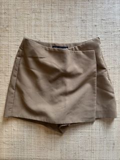 (Category: ) located in . Submitted by ls.closet (Listing ID 1454450631, Image 1). Description: .