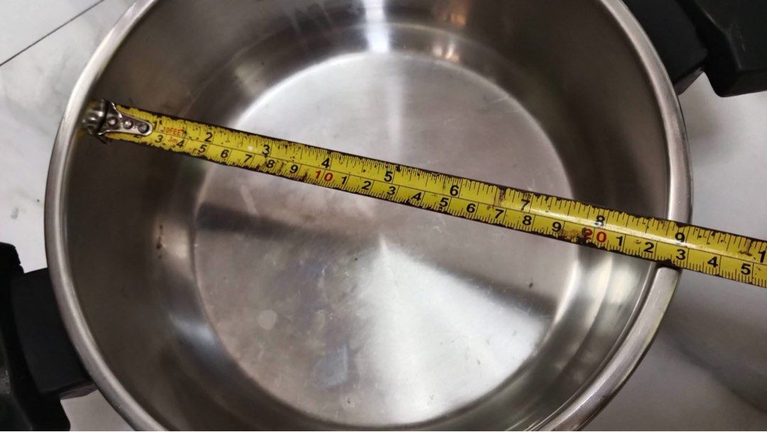 22cm SOLINGEN Stainless Thick Casserole (Category: Cookware & Accessories) located in Malabon City. Submitted by aven25 (Listing ID 1454702459, Image 2). Description: 22cm SOLINGEN Stainless Thick Casserole no issue good condition .