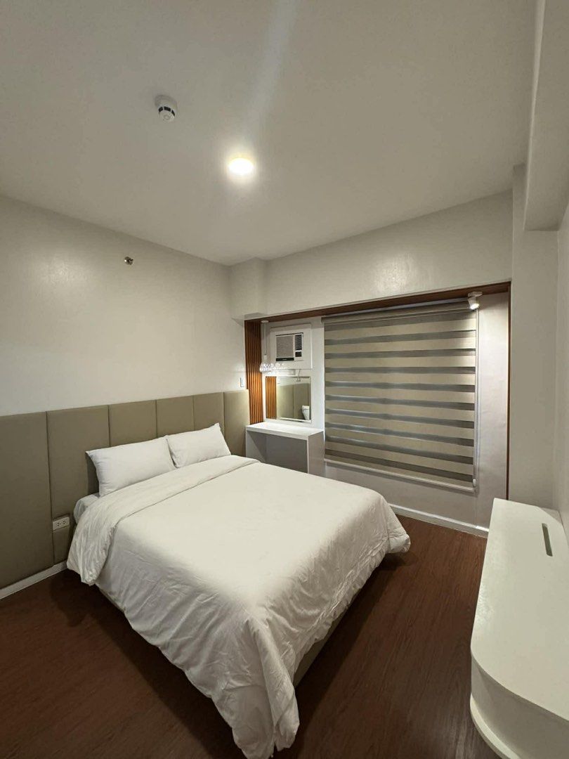 2BR Condo with Parking – Adjacent to UP Cebu (Category: Apartments & Condos) located in Cebu City. Submitted by reyee (Listing ID 1454747410, Image 1). Description: 20th Floor | 56.75 sqm | Fully Furnished (Near Ayala Cebu & IT Park) Unit Features: ✅ Bedrooms: 2 Spacious Bedrooms (Master’s with private en-suite bathroom) ✅ Bathrooms: 2 Full Bathrooms (1 Master En-suite + 1 Living Room Guest CR) ✅ Parking: Includes 1 dedicated slot ✅ Living Space: