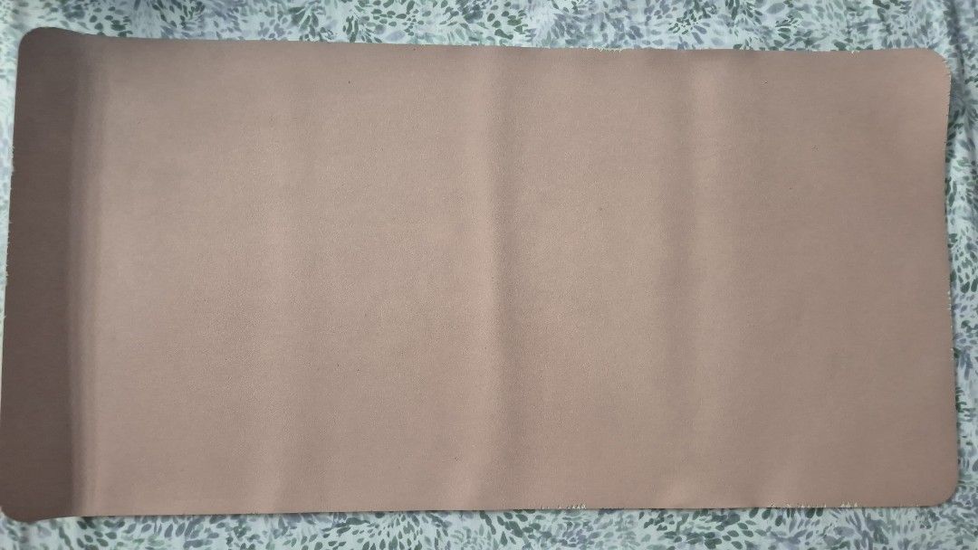 2-Tone Computer / Desk Mat (35 cm × 70 cm) (Category: Mouse & Mousepads) located in Quezon City. Submitted by purpleberry.98 (Listing ID 1454596629, Image 2). Description: -with damages on edges (as seen in 3rd and 4th pic); more noticeable on pink side.