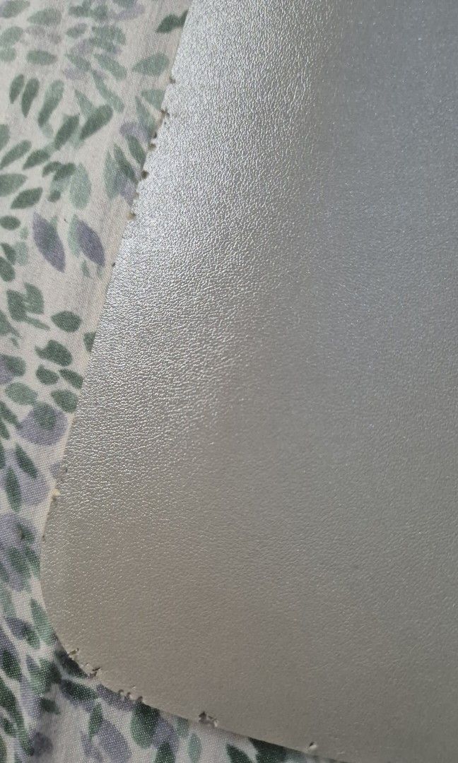 2-Tone Computer / Desk Mat (35 cm × 70 cm) (Category: Mouse & Mousepads) located in Quezon City. Submitted by purpleberry.98 (Listing ID 1454596629, Image 3). Description: -with damages on edges (as seen in 3rd and 4th pic); more noticeable on pink side.