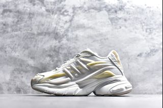 (Category: ) located in . Submitted by Outlet.Sneakers (Listing ID 1454657087, Image 1). Description: .