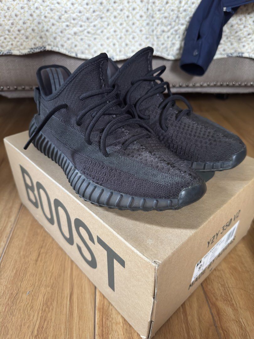 Adidas Yeezy Boost 350 V2 Onyx (Category: Sneakers) located in Cavite. Submitted by justblue1921 (Listing ID 1454598008, Image 1). Description: For Sale Yeezy 350 V2 Used but not abused Size 9.5 Mens US Price: 5,000 W/ Original Box Rfs: Declutter Meetup: Bacoor Estancia Or nearby.