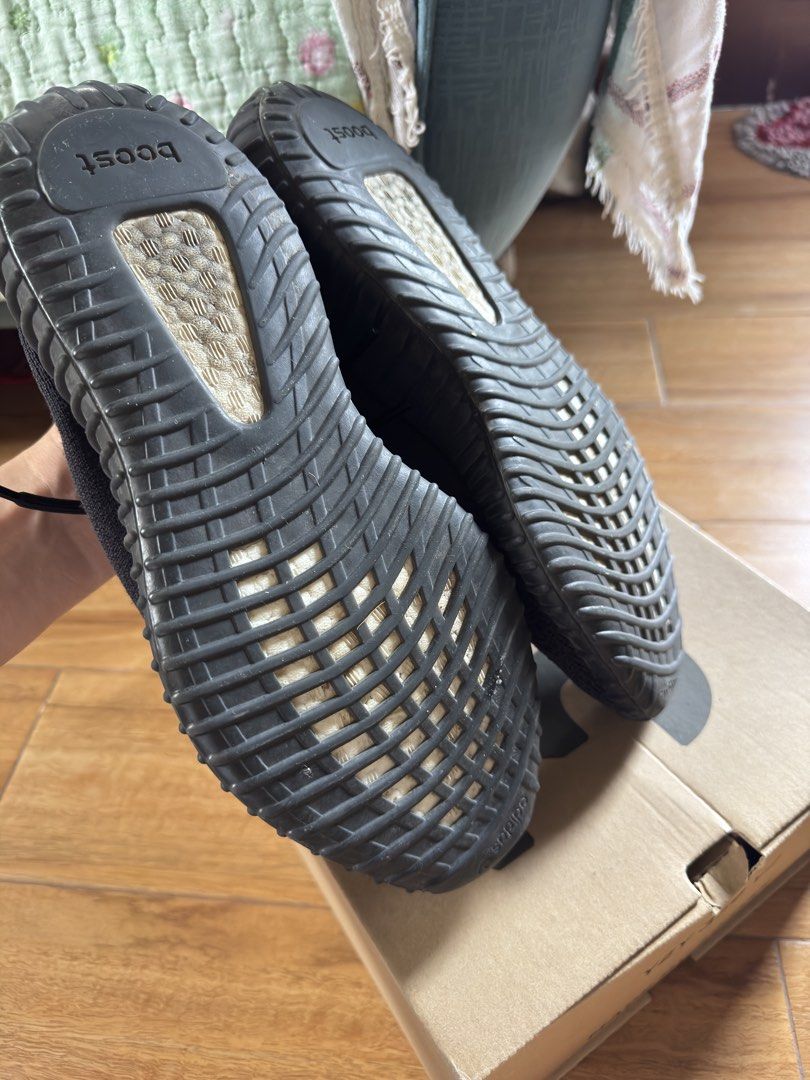 Adidas Yeezy Boost 350 V2 Onyx (Category: Sneakers) located in Cavite. Submitted by justblue1921 (Listing ID 1454598008, Image 3). Description: For Sale Yeezy 350 V2 Used but not abused Size 9.5 Mens US Price: 5,000 W/ Original Box Rfs: Declutter Meetup: Bacoor Estancia Or nearby.