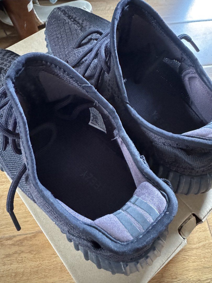 Adidas Yeezy Boost 350 V2 Onyx (Category: Sneakers) located in Cavite. Submitted by justblue1921 (Listing ID 1454598008, Image 2). Description: For Sale Yeezy 350 V2 Used but not abused Size 9.5 Mens US Price: 5,000 W/ Original Box Rfs: Declutter Meetup: Bacoor Estancia Or nearby.