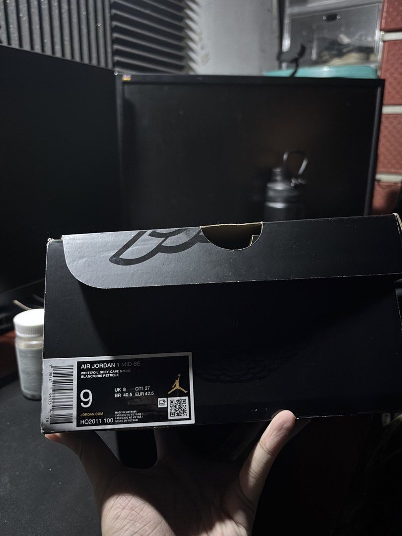 RUSH Air Jordan 1 Mid SE "Grey-Cave Stone" (Category: Sneakers) located in Caloocan City. Submitted by patrickstarr_ (Listing ID 1454738677, Image 2). Description: - Air Jordan 1 Mid SE - Colorway: Grey-Cave Stone - Size: US 9 - Includes Original Box can swap for puma speedcat or onitsuka size 9.5 or 10 i can add dm offers.
