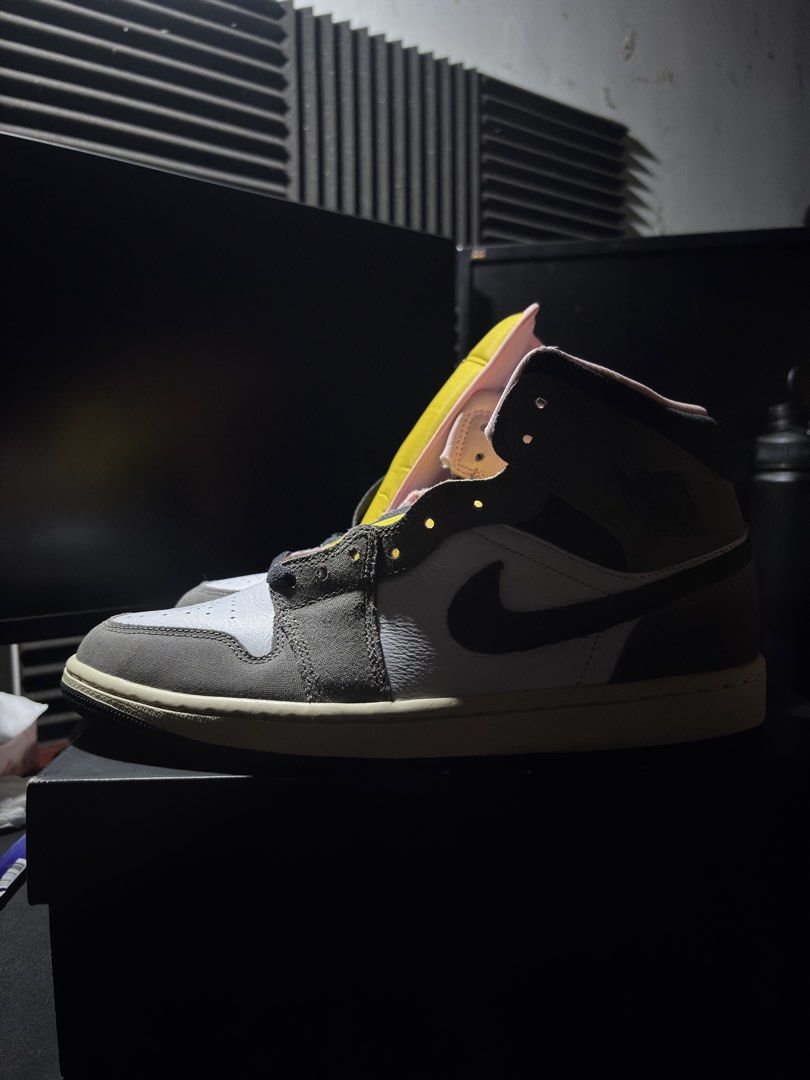 RUSH Air Jordan 1 Mid SE "Grey-Cave Stone" (Category: Sneakers) located in Caloocan City. Submitted by patrickstarr_ (Listing ID 1454738677, Image 1). Description: - Air Jordan 1 Mid SE - Colorway: Grey-Cave Stone - Size: US 9 - Includes Original Box can swap for puma speedcat or onitsuka size 9.5 or 10 i can add dm offers.