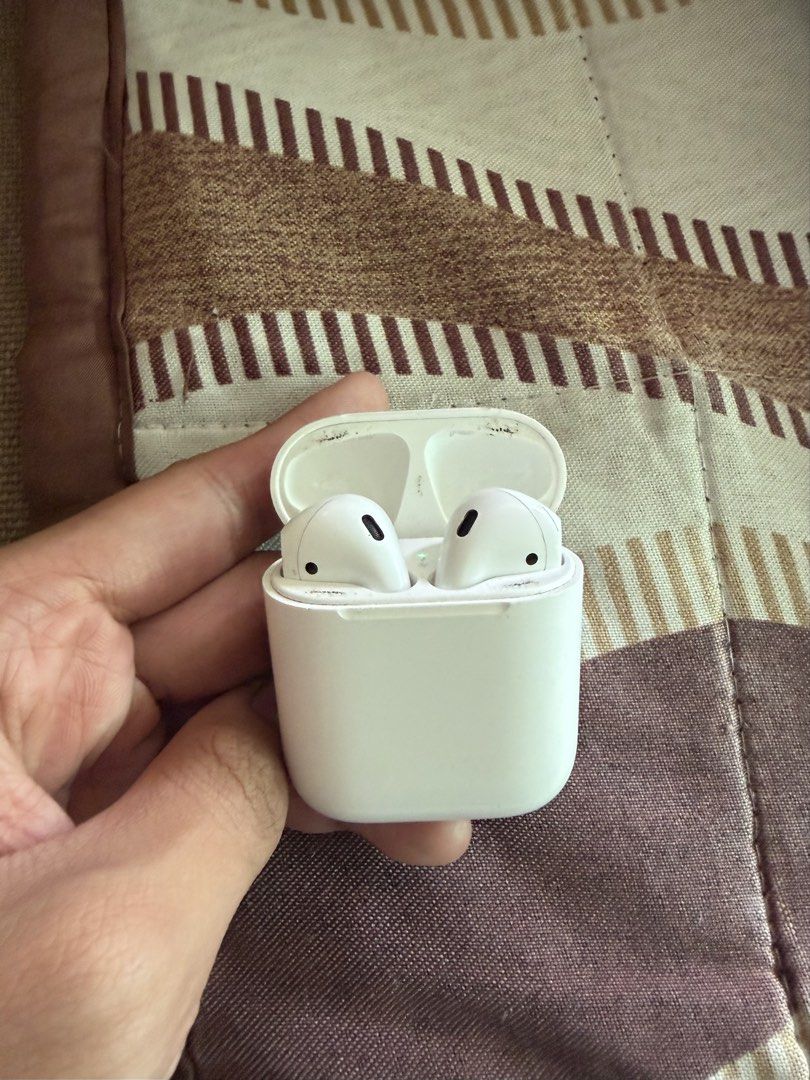 Airpods 2nd Gen (Category: Earphones) located in Manila. Submitted by szaloverr (Listing ID 1454652650, Image 1). Description: LEGIT Airpods 2nd Gen bought from Toronto, Canada Pm for more info about the item.