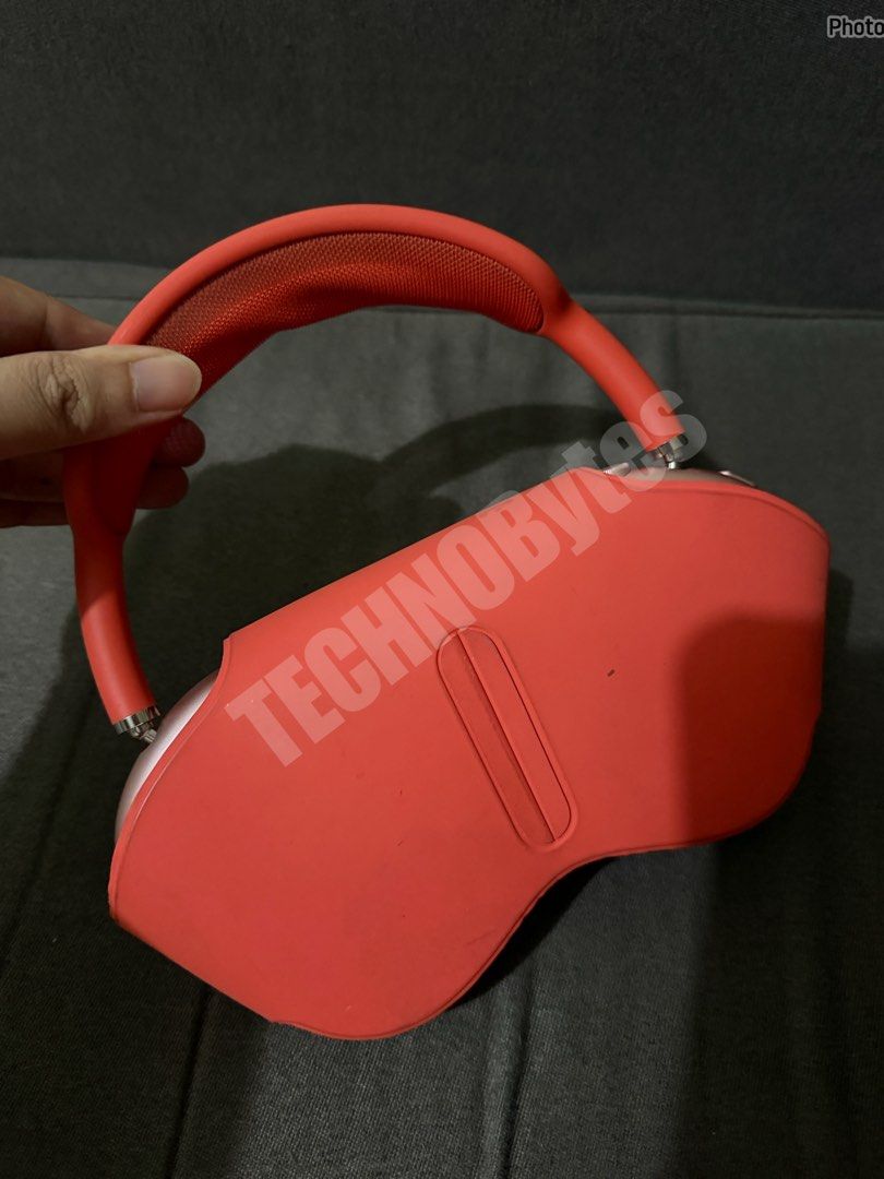 Airpods Max (Pink) - Lightning (Category: Other Gadgets) located in Pasig City. Submitted by technobytes (Listing ID 1454568440, Image 1). Description: • Original • Preloved • Noise Cancellation • With its Magnetic case.