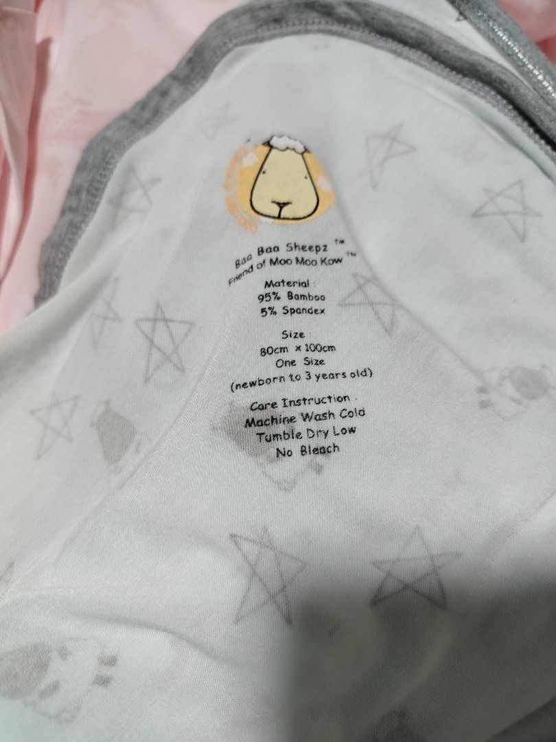 Assorted clothes (Category: Babies & Kids Fashion) located in Singapore. Submitted by flyfish02 (Listing ID 1454711428, Image 10). Description: - Snoopy jacket, size 130 - Uniqlo jacket,size 120 - White collar shirt, size 116-122cm - Baa baa sheepz muslin cloth, size 80x 100cm.